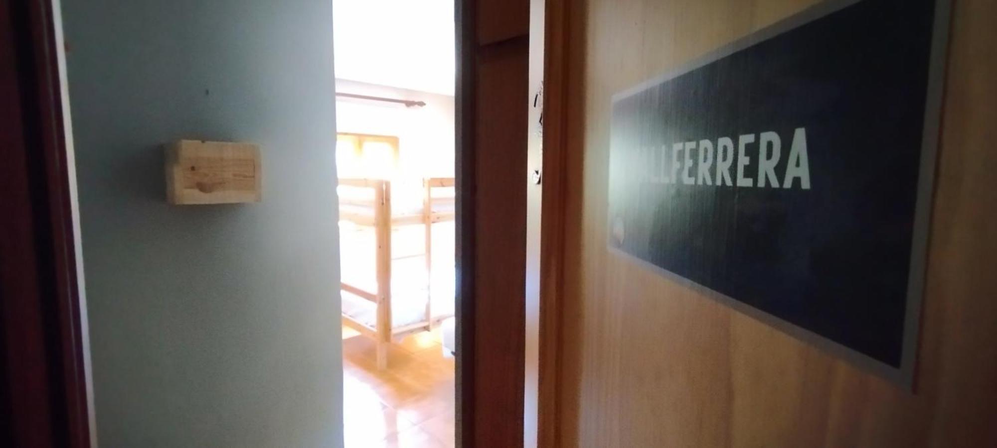 Hostal Casa Pirineus & Deportes De Aventura Baro  Bagian luar foto